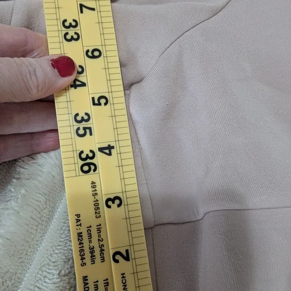 Varley Women's Cream Athletic Shorts - Picture 6 of 6